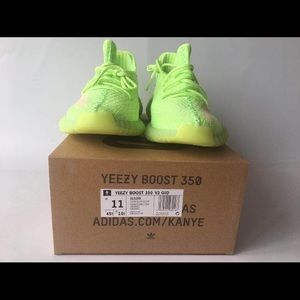 Yeezy boost 350 V2 glow